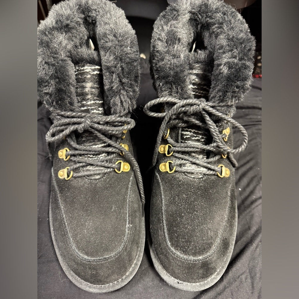 Lamo Women's Black Fur-Lined lace up Boots Sz 9 NEW